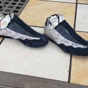 Chanel sneaker 37.5 logo